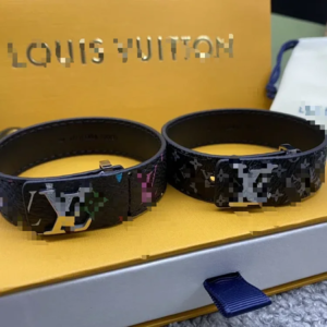 LOUIS VUITTON Initiales