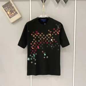Louis Vuitton (LV)
T-Shirts
( 40+ colors )