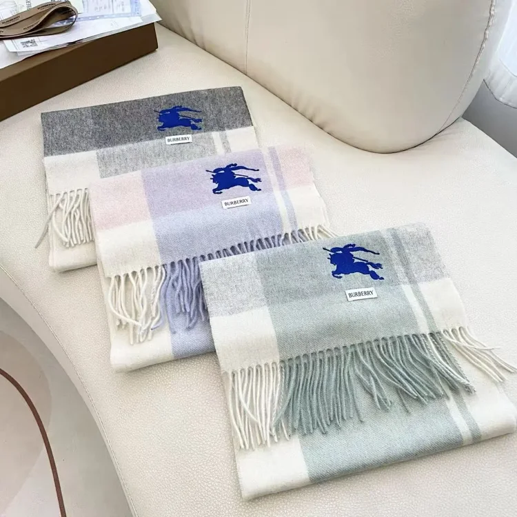 Burberry Scarfs
( 35+ colors )