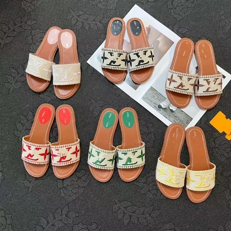 Louis Vuitton LV
Slides